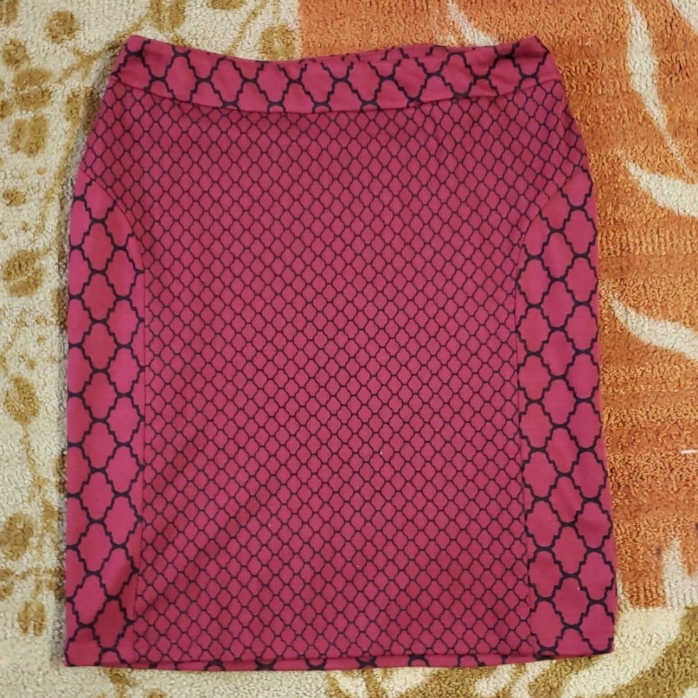 NWOT plus size, burgandy, pencil skirt.